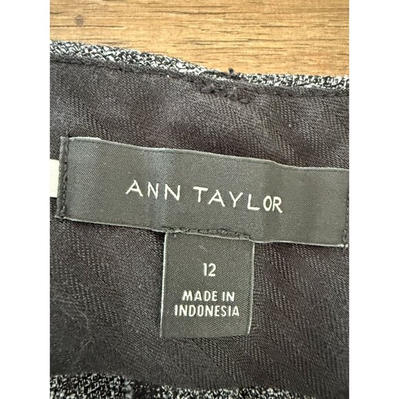 Woman's Ann Taylor Straight leg Ankle Pants, size 12 - Picture 3 of 12